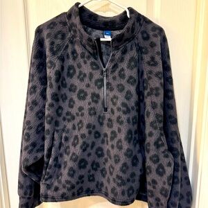 Old Navy fleece 1/4 zip pullover. Leopard print, gray and black.